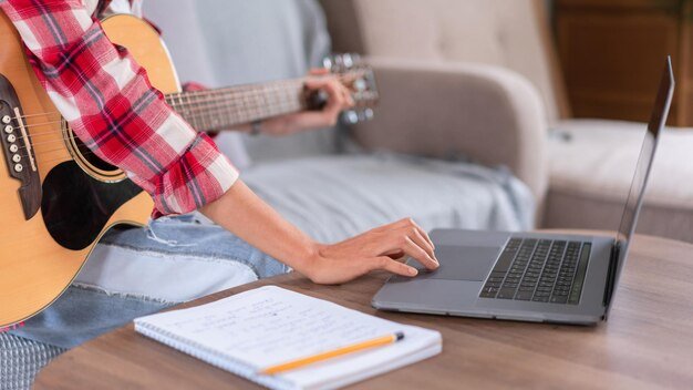 Best Online Music Universities For Beginners